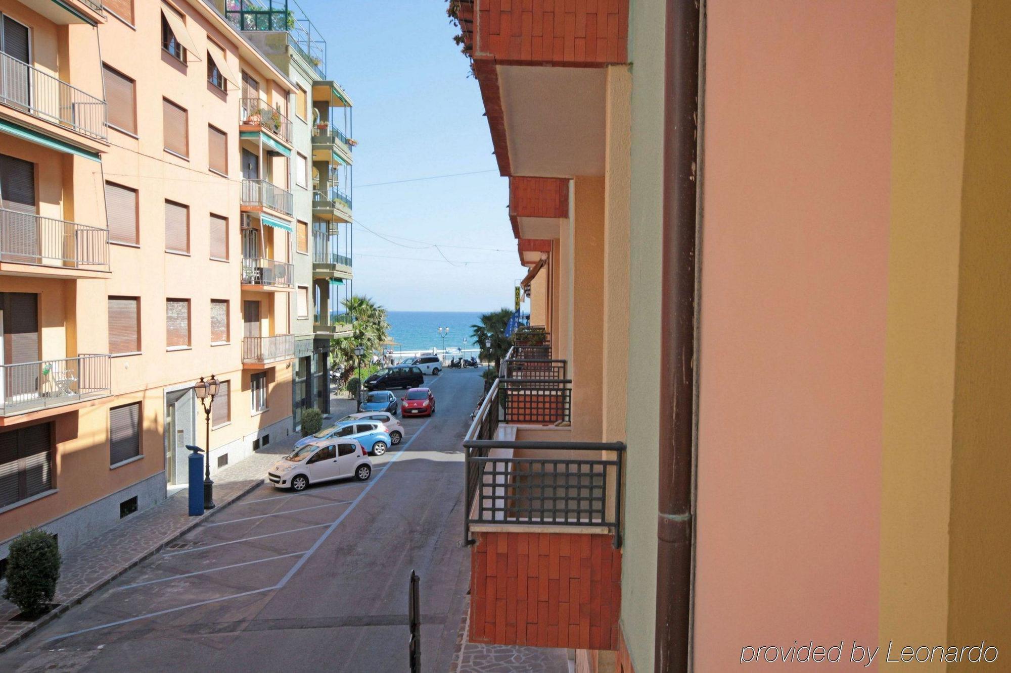 אלסיו Hotel Mignon 50 Mt Dalla Spiaggia E Dall'Isola Pedonale מראה חיצוני תמונה