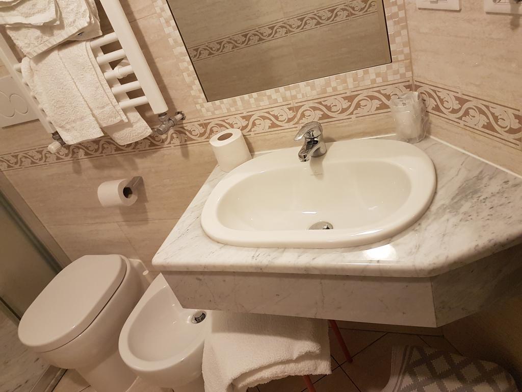 אלסיו Hotel Mignon 50 Mt Dalla Spiaggia E Dall'Isola Pedonale מראה חיצוני תמונה