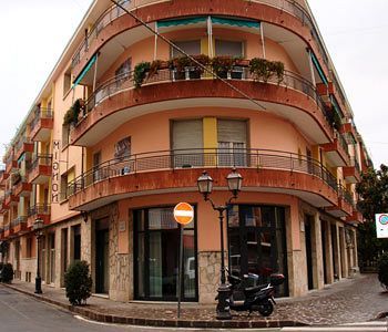 אלסיו Hotel Mignon 50 Mt Dalla Spiaggia E Dall'Isola Pedonale מראה חיצוני תמונה